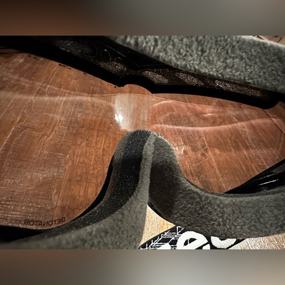 ZEAL Ski Goggles and Case - Picture 10 of 12